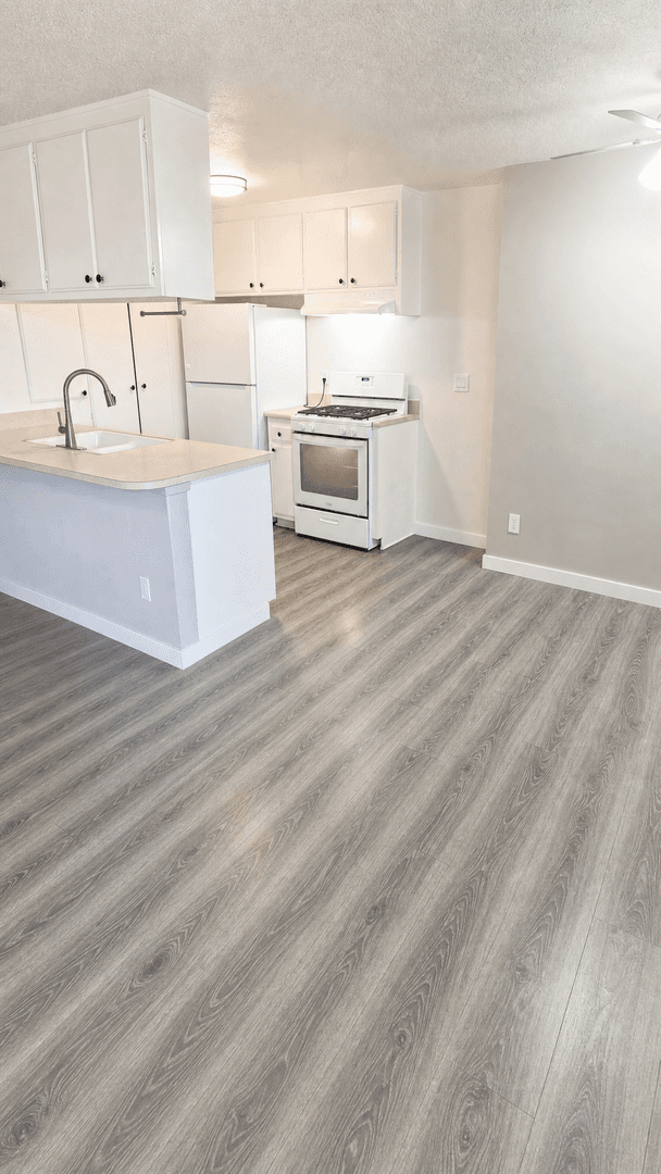 Northridge Apartment: 18521 Prairie St