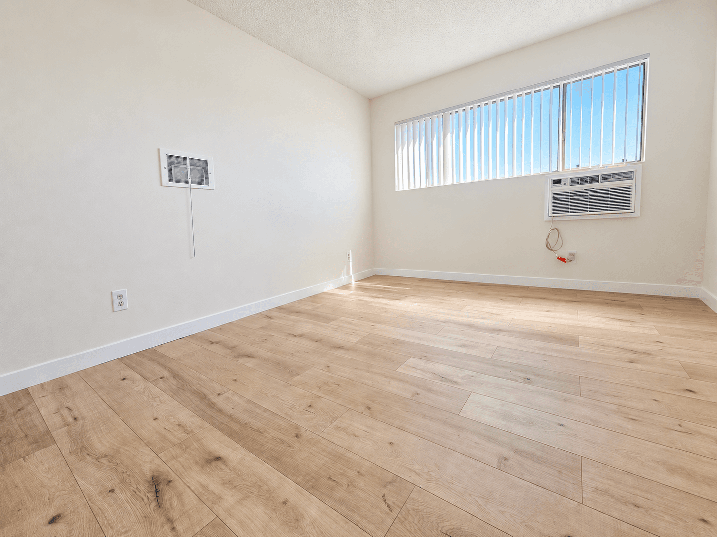 Northridge Apartment: 18521 Prairie St