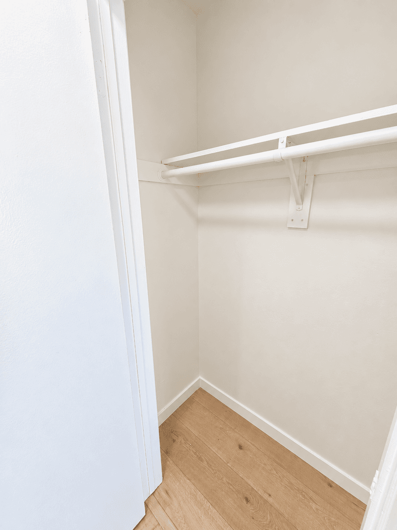 Northridge Apartment: 18521 Prairie St