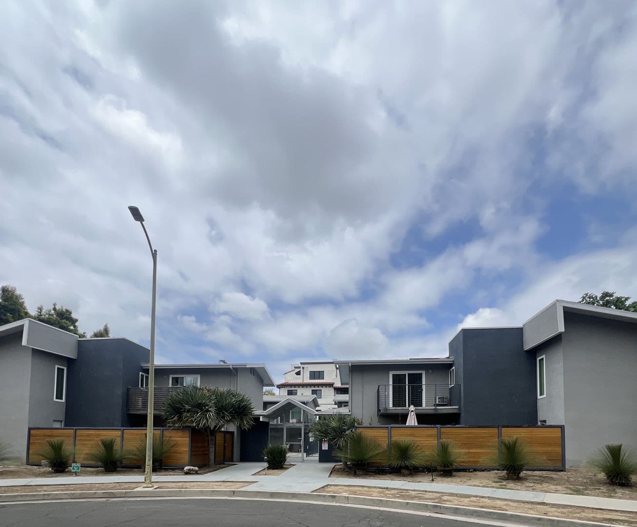Sherman Oaks Apartment: 5017-5021 Buffalo Ave