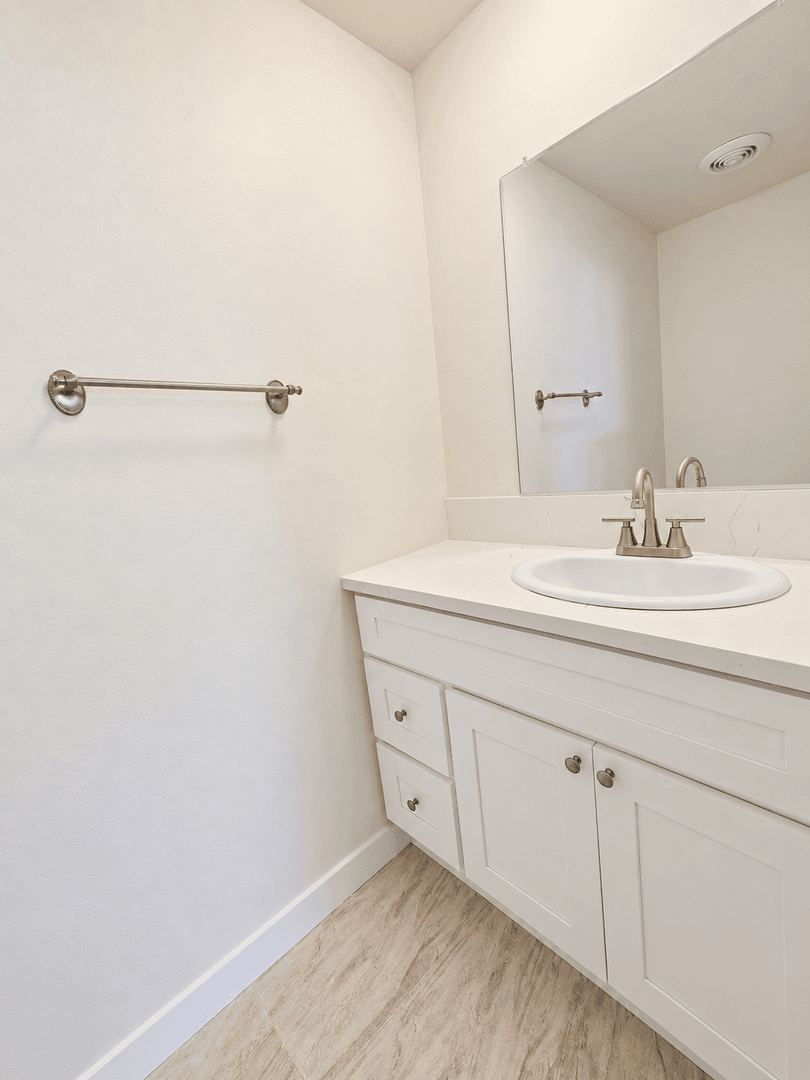 Northridge Apartment: 18521 Prairie St