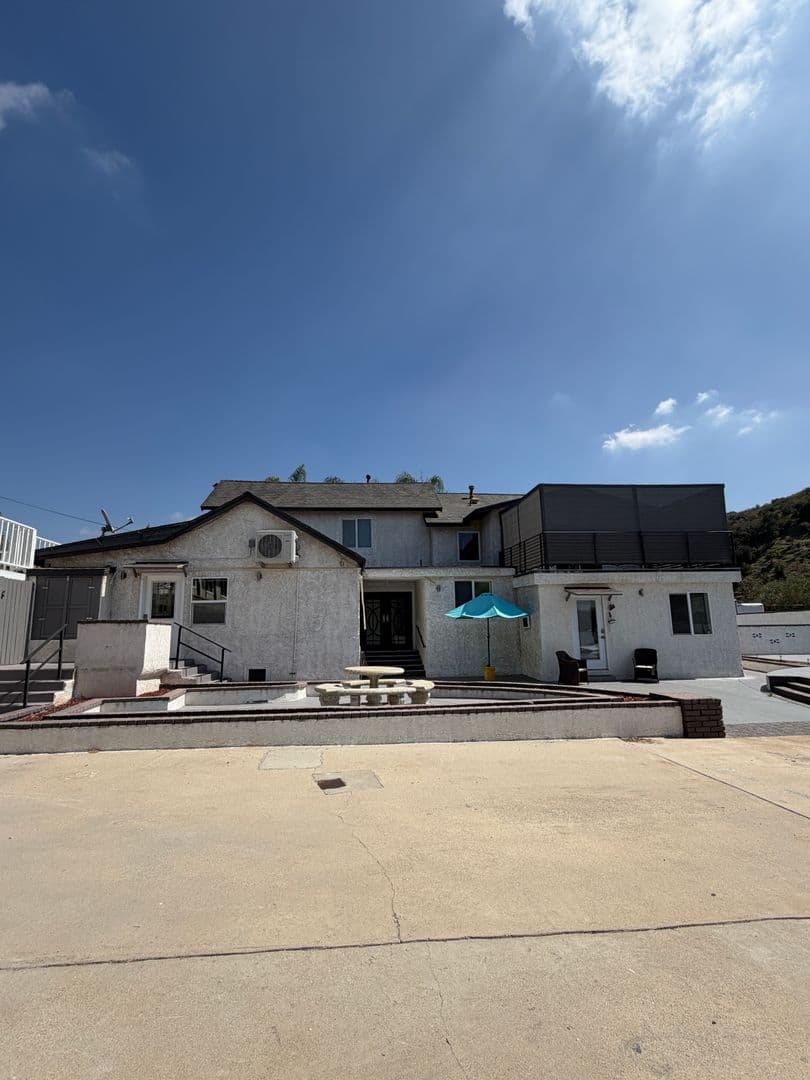 Sun Valley Apartment: 9040 Wildwood Ave