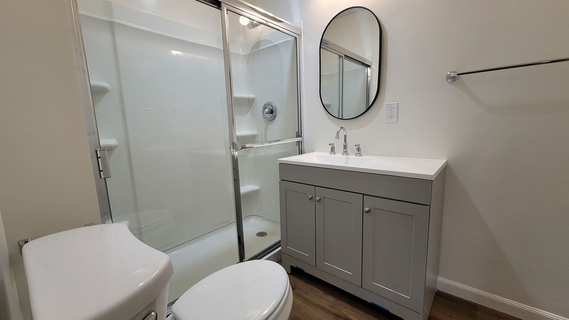 Van Nuys Apartment: 7461 Hazeltine Ave