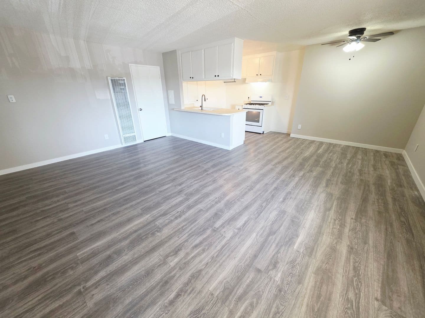 Northridge Apartment: 18521 Prairie St
