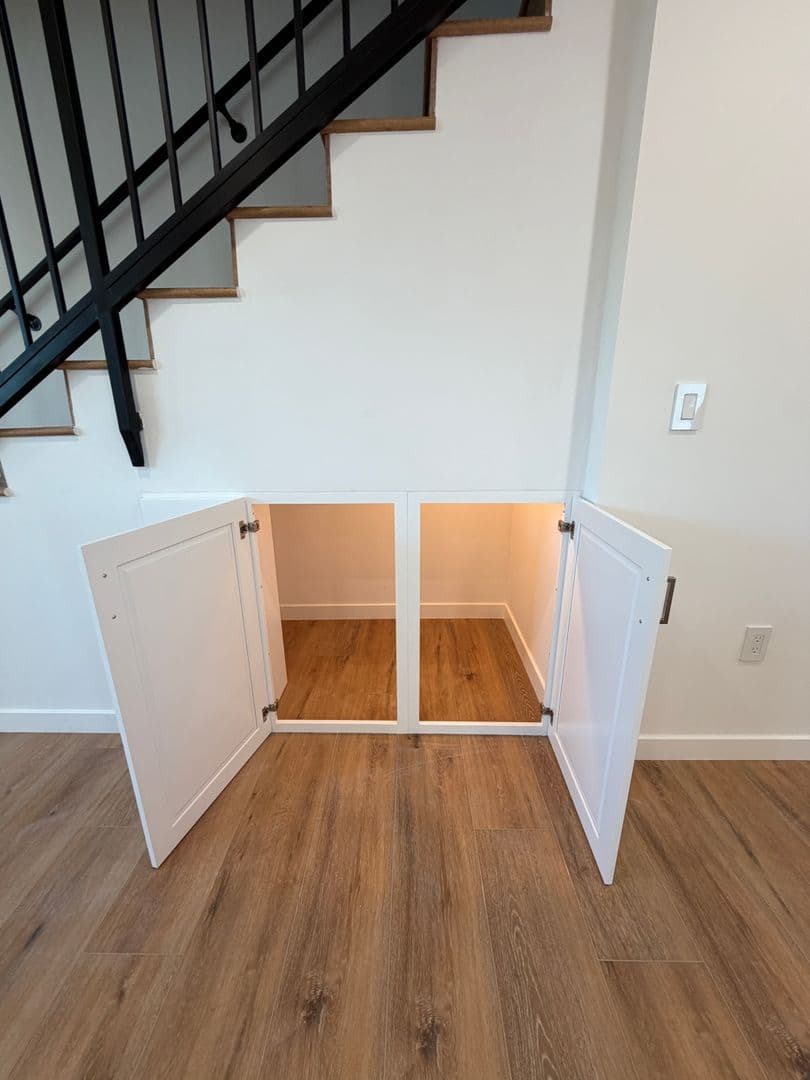 West Hills Apartment: 6858-6860 Shoup Ave