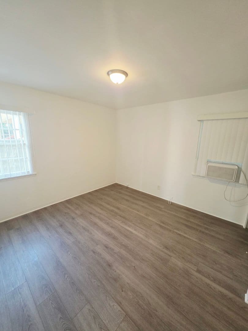 Glendale Apartment: 416 Fischer St.