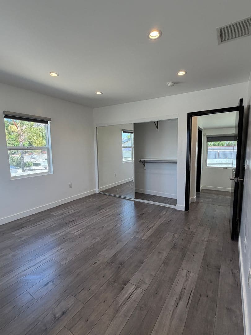Sun Valley Apartment: 9040 Wildwood Ave