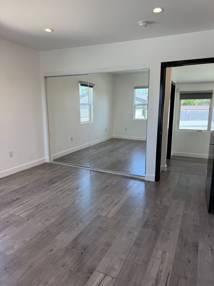 Sun Valley Apartment: 9040 Wildwood Ave