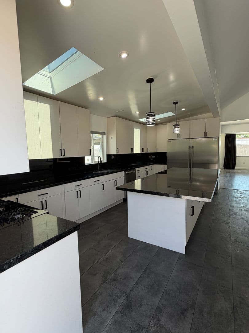 Sun Valley Apartment: 9040 Wildwood Ave