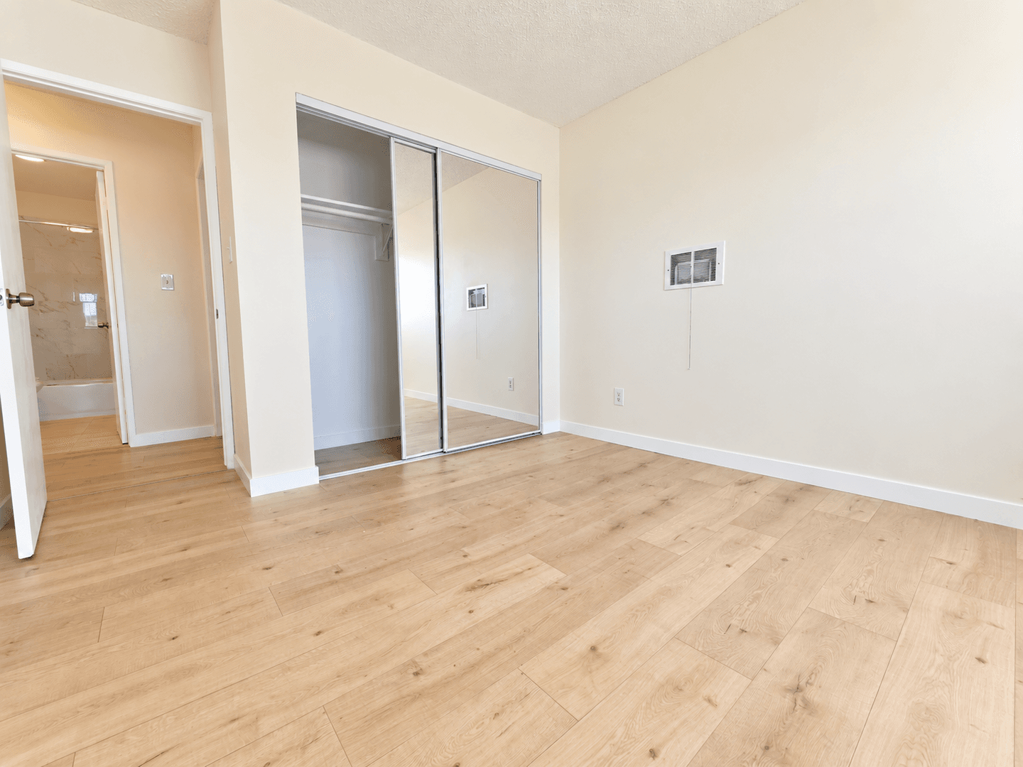 Northridge Apartment: 18521 Prairie St