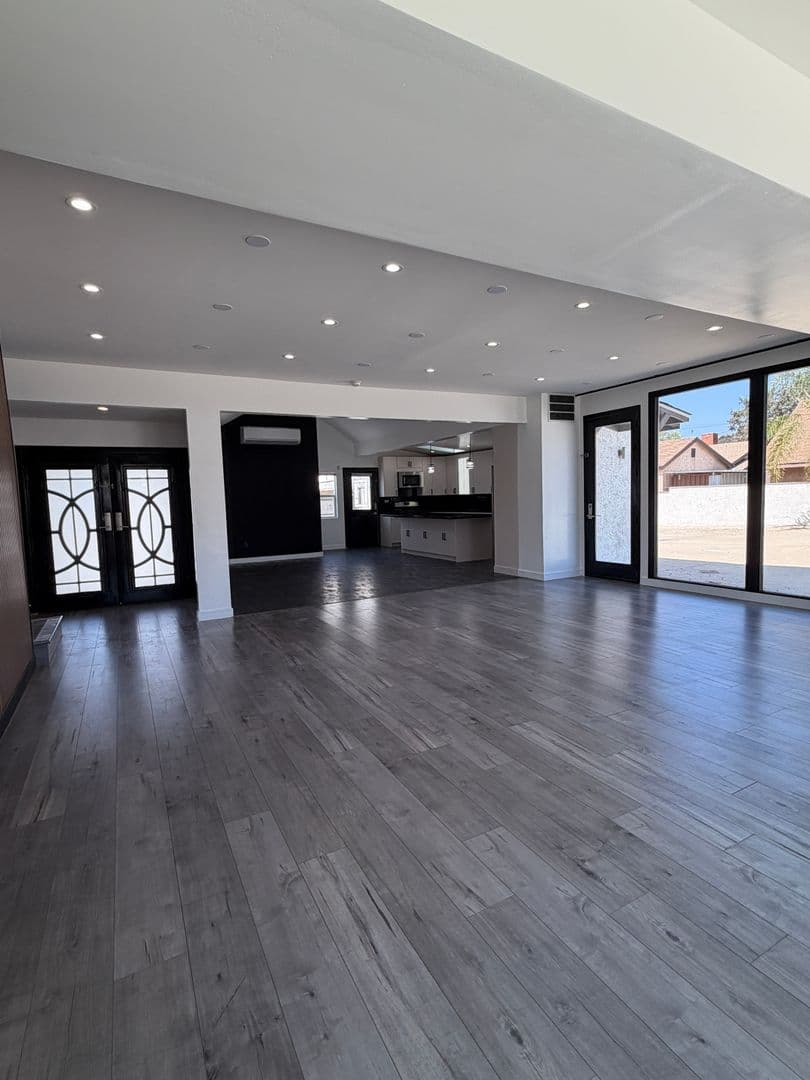 Sun Valley Apartment: 9040 Wildwood Ave