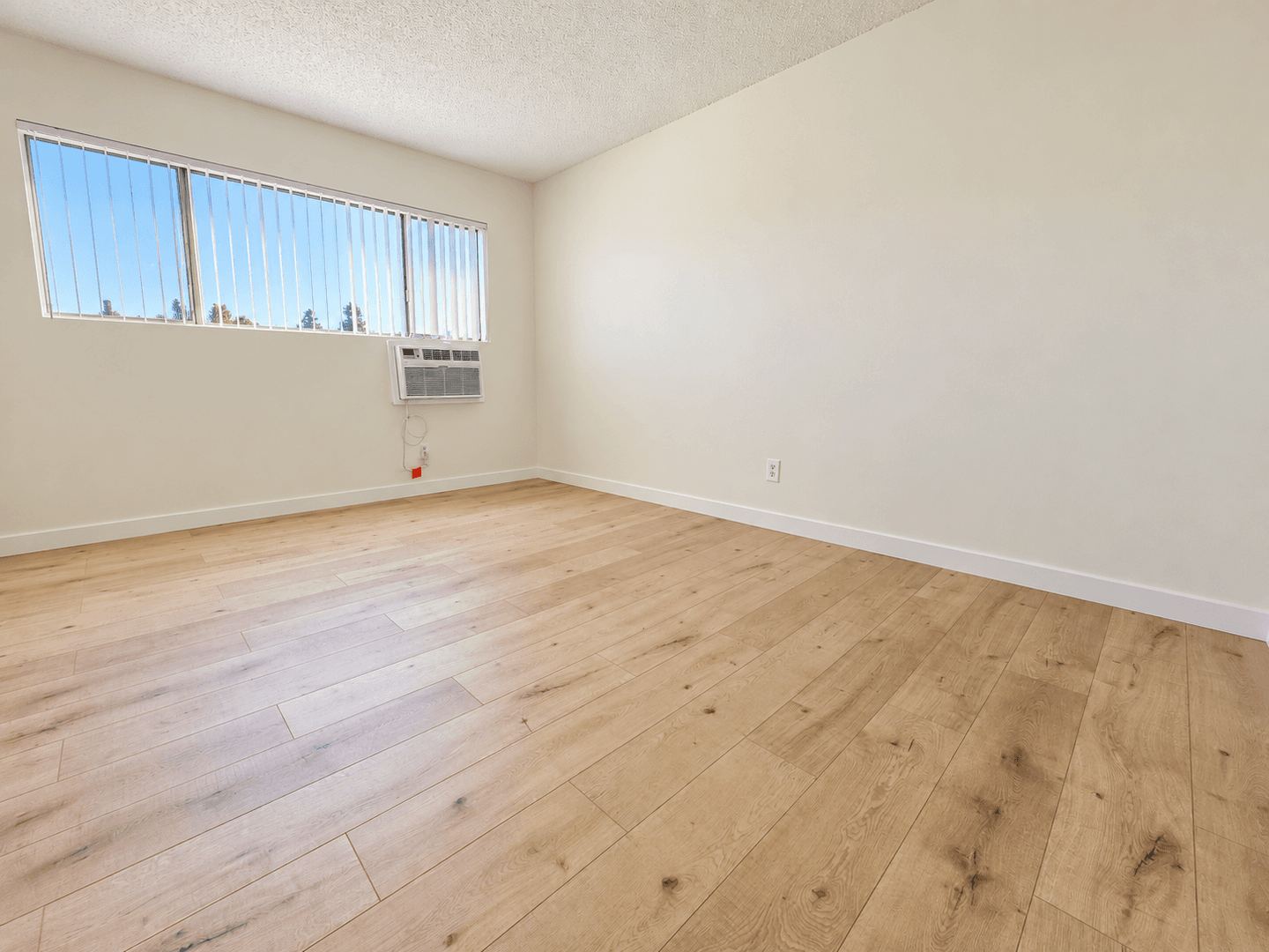 Northridge Apartment: 18521 Prairie St