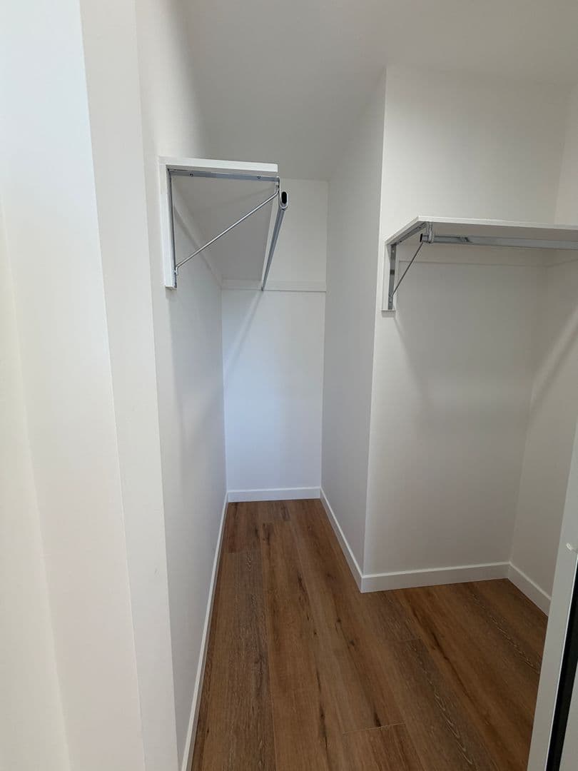 West Hills Apartment: 6858-6860 Shoup Ave