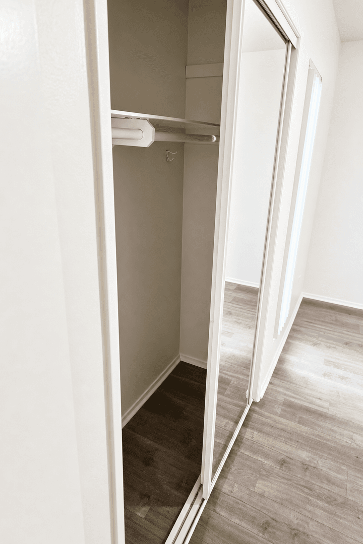 Sherman Oaks Apartment: 5017-5021 Buffalo Ave