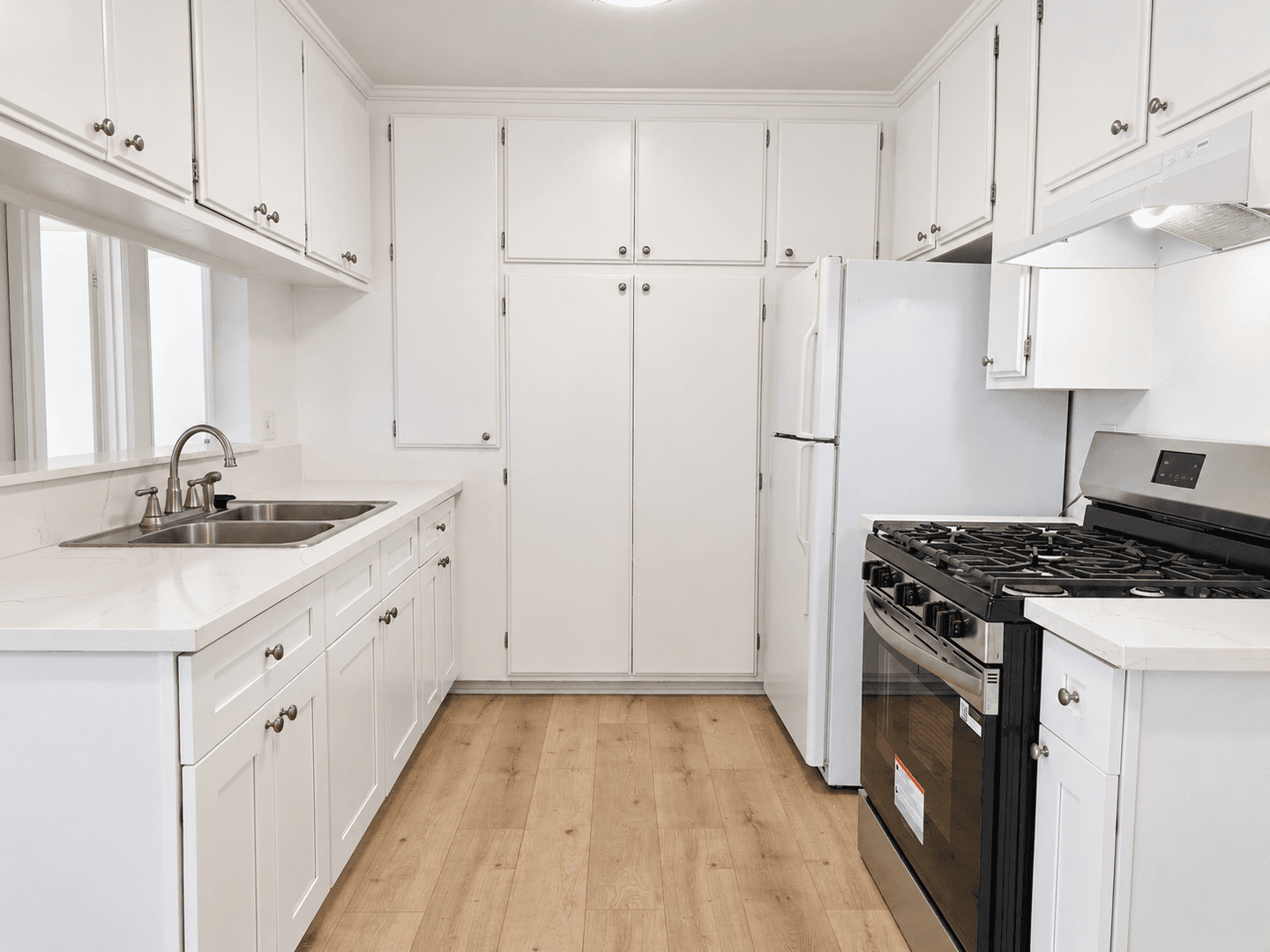 Northridge Apartment: 18521 Prairie St