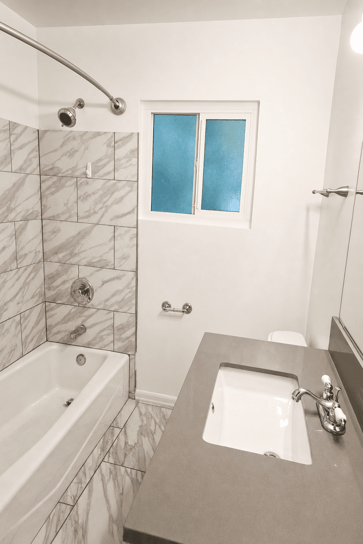 Sherman Oaks Apartment: 5017-5021 Buffalo Ave