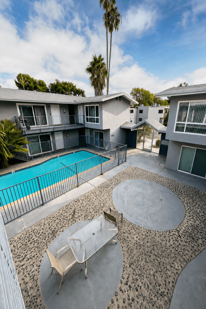 Sherman Oaks Apartment: 5017-5021 Buffalo Ave