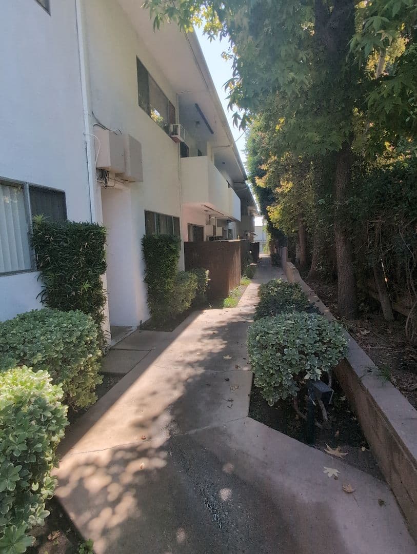 Northridge Apartment: 18561 Prairie St