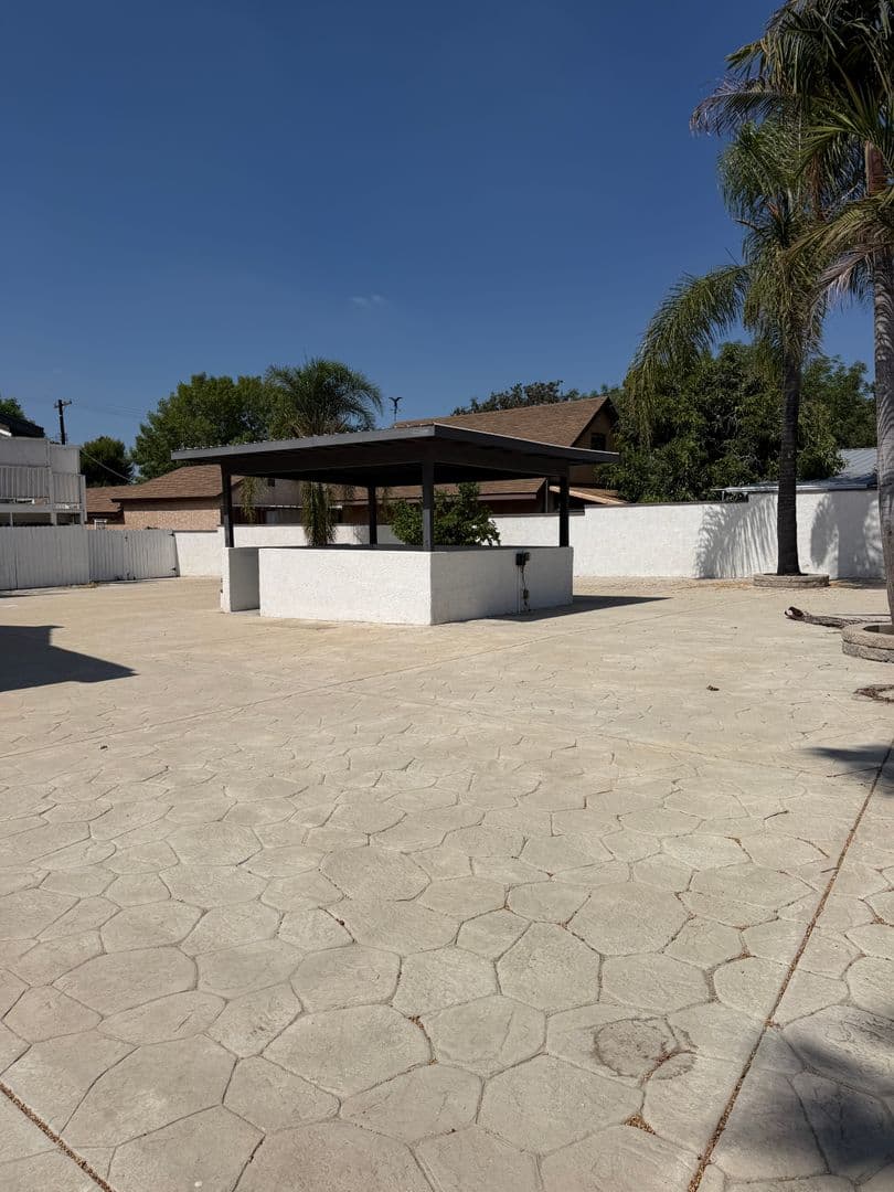 Sun Valley Apartment: 9040 Wildwood Ave