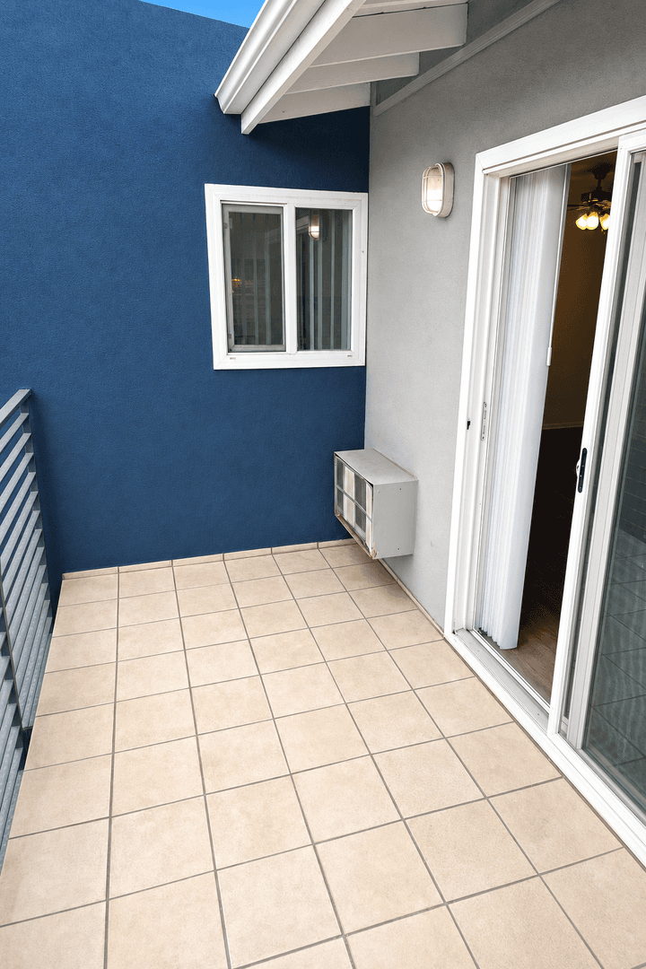Sherman Oaks Apartment: 5017-5021 Buffalo Ave