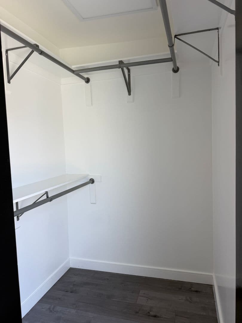 Sun Valley Apartment: 9040 Wildwood Ave