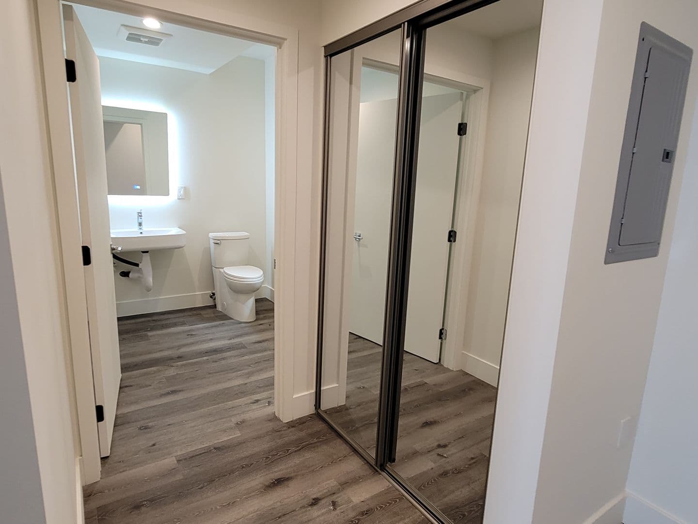 Los Angeles Apartment: 862 Moraga Dr.