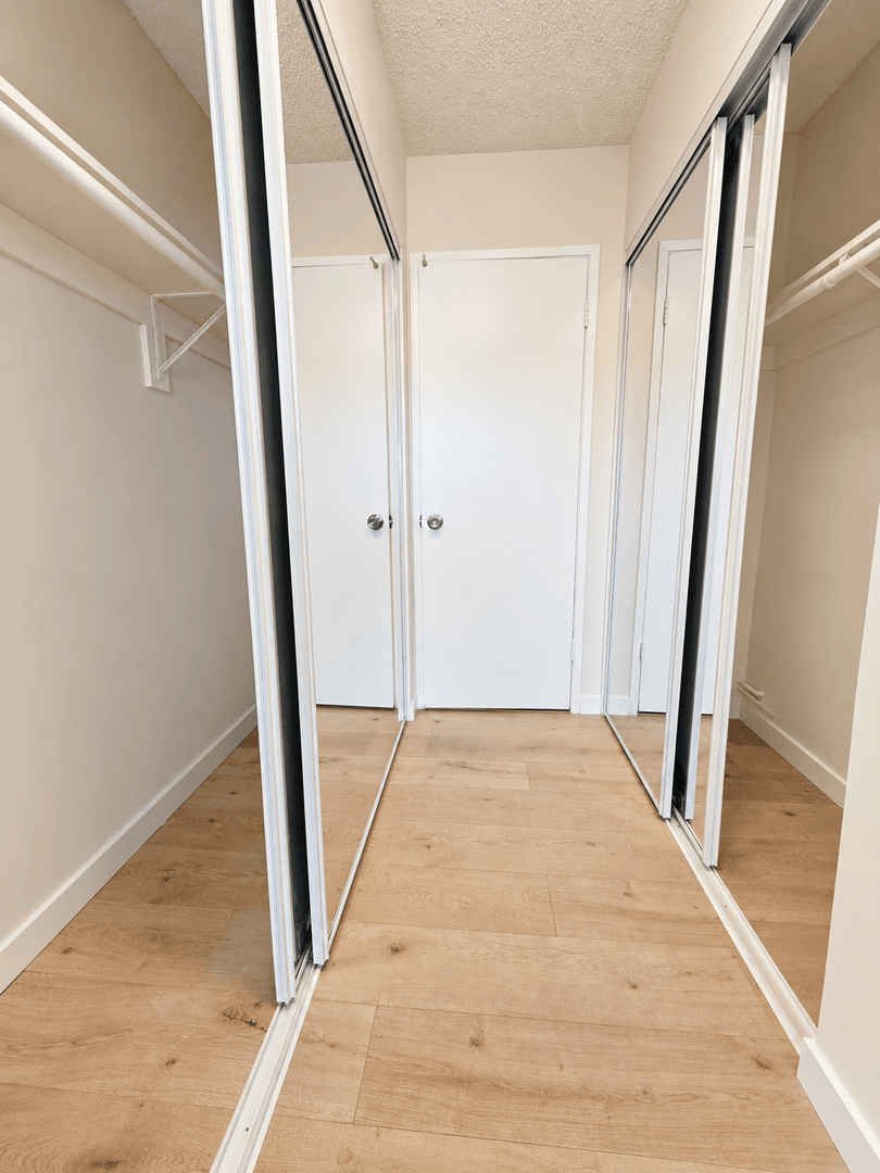 Northridge Apartment: 18521 Prairie St