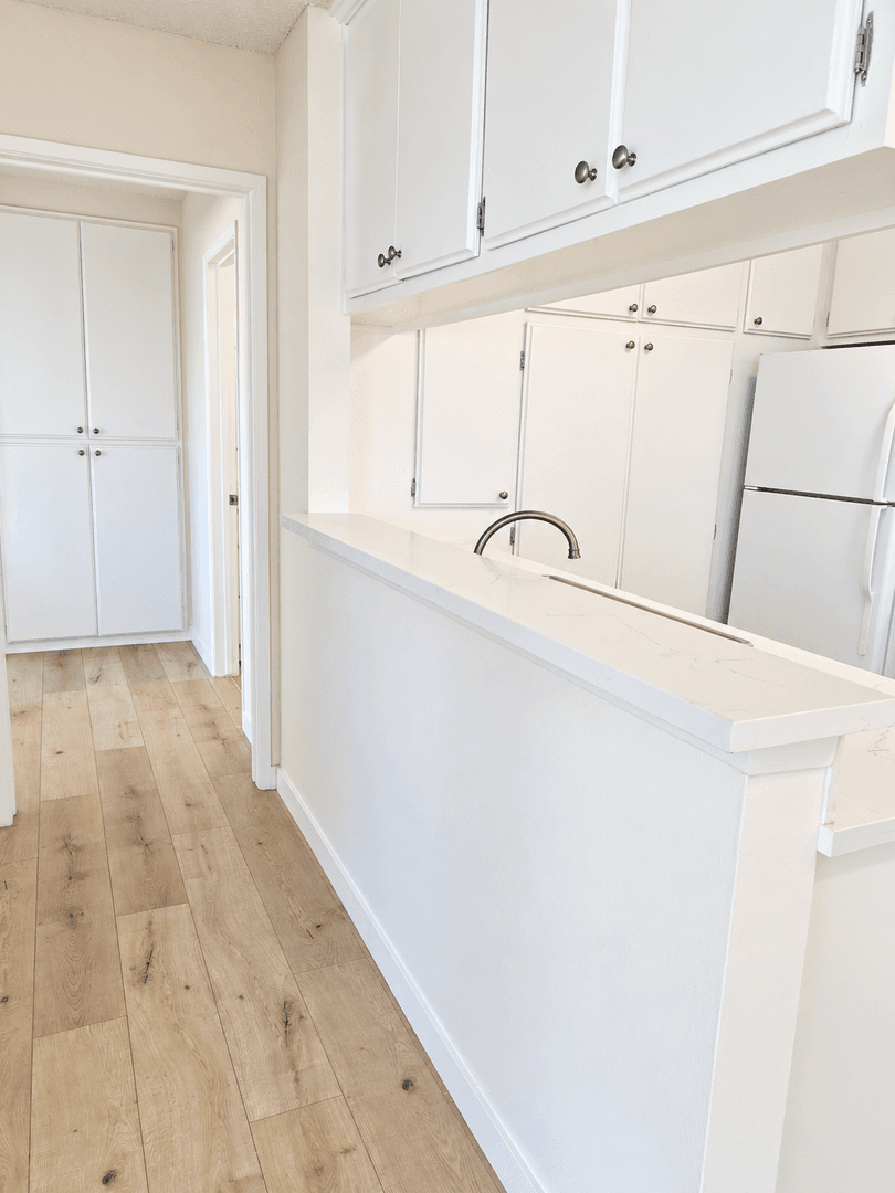 Northridge Apartment: 18521 Prairie St