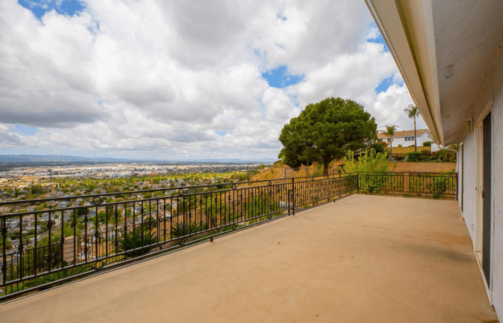 Burbank House: 2735 Joaquin Dr.