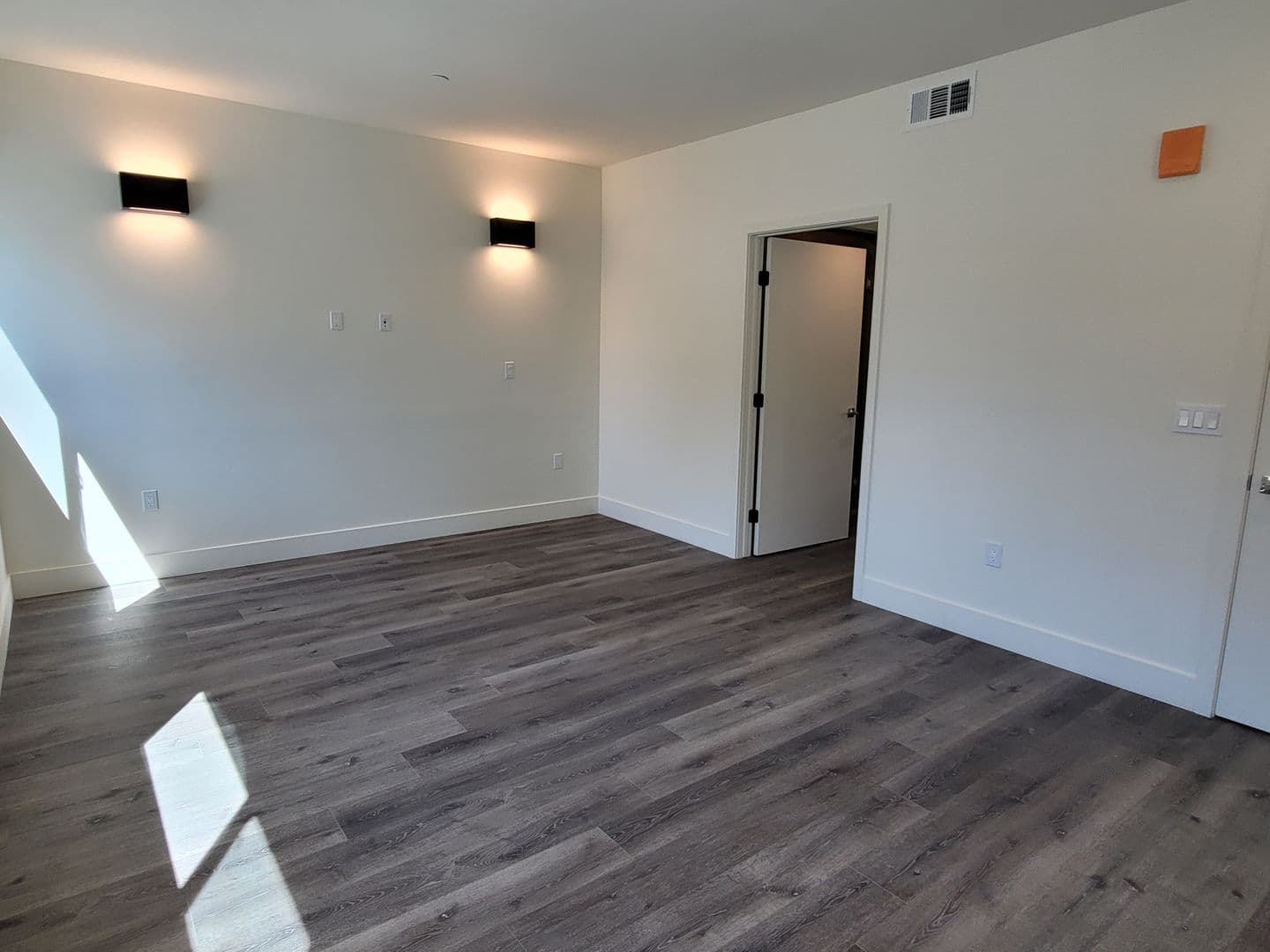 Los Angeles Apartment: 862 Moraga Dr.