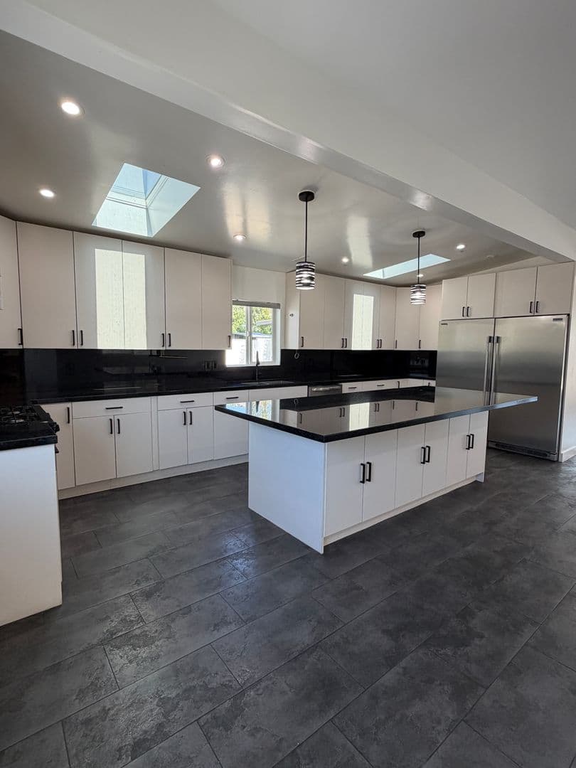 Sun Valley Apartment: 9040 Wildwood Ave