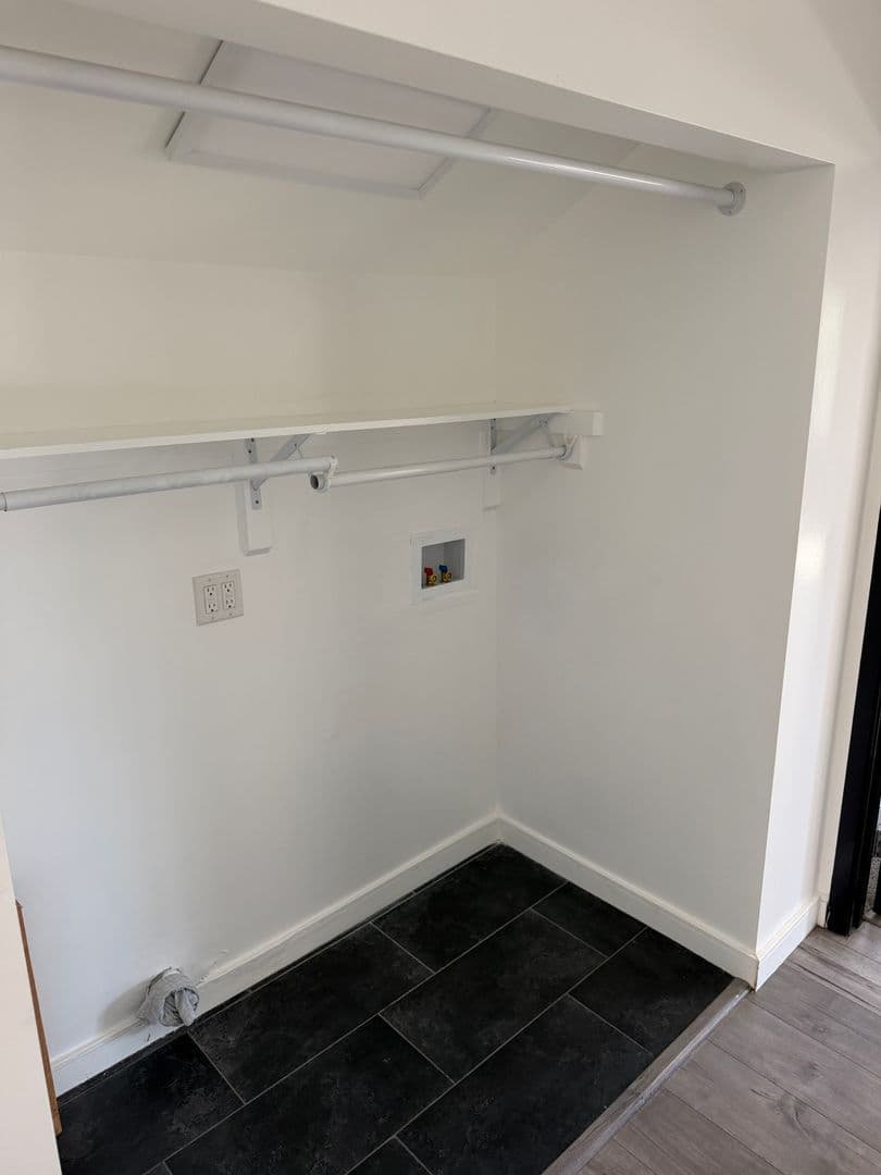 Sun Valley Apartment: 9040 Wildwood Ave