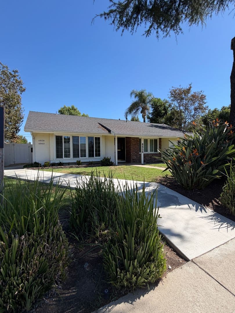 West Hills Apartment: 6858-6860 Shoup Ave