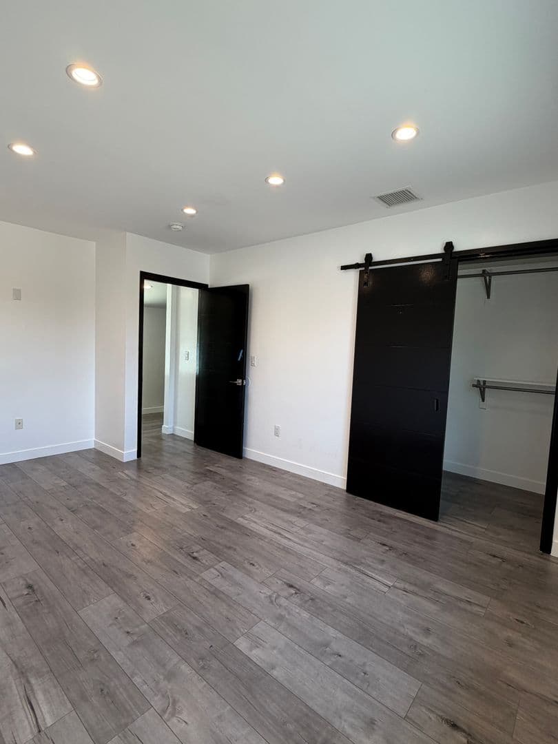 Sun Valley Apartment: 9040 Wildwood Ave