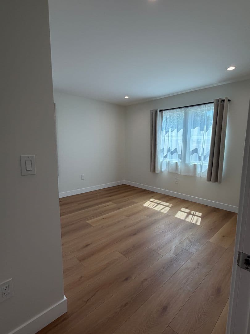 Glendale Apartment: 1045 Sonora Ave