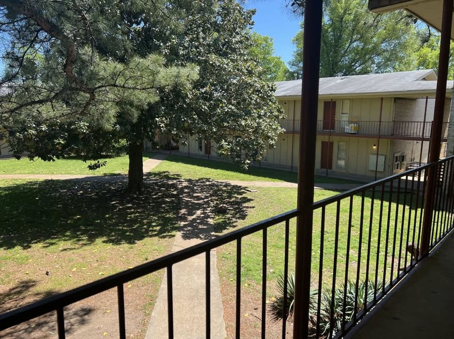 Memphis Apartment: 888 Kerr Ave