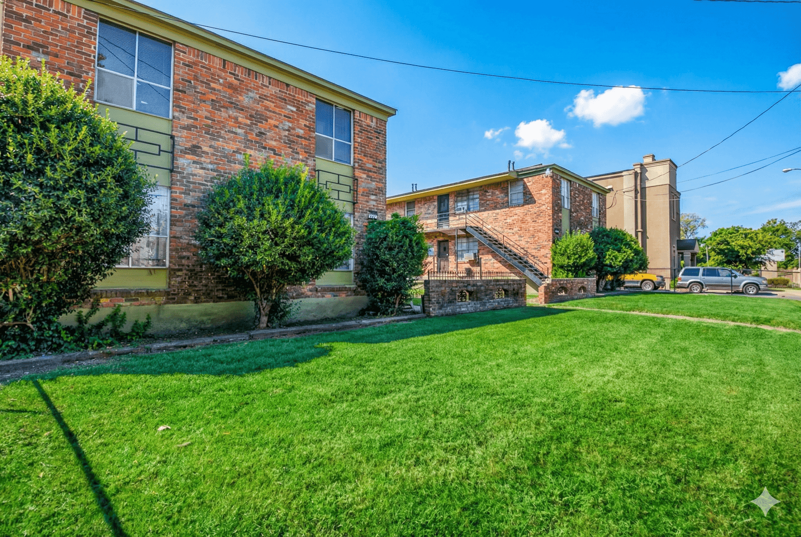 Memphis Apartment: 607 McLemore Ave