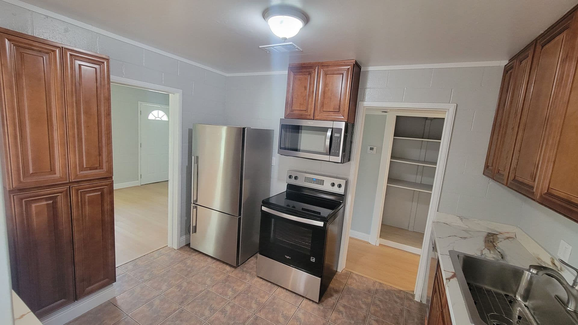 Modesto House: 2321 Dora Street