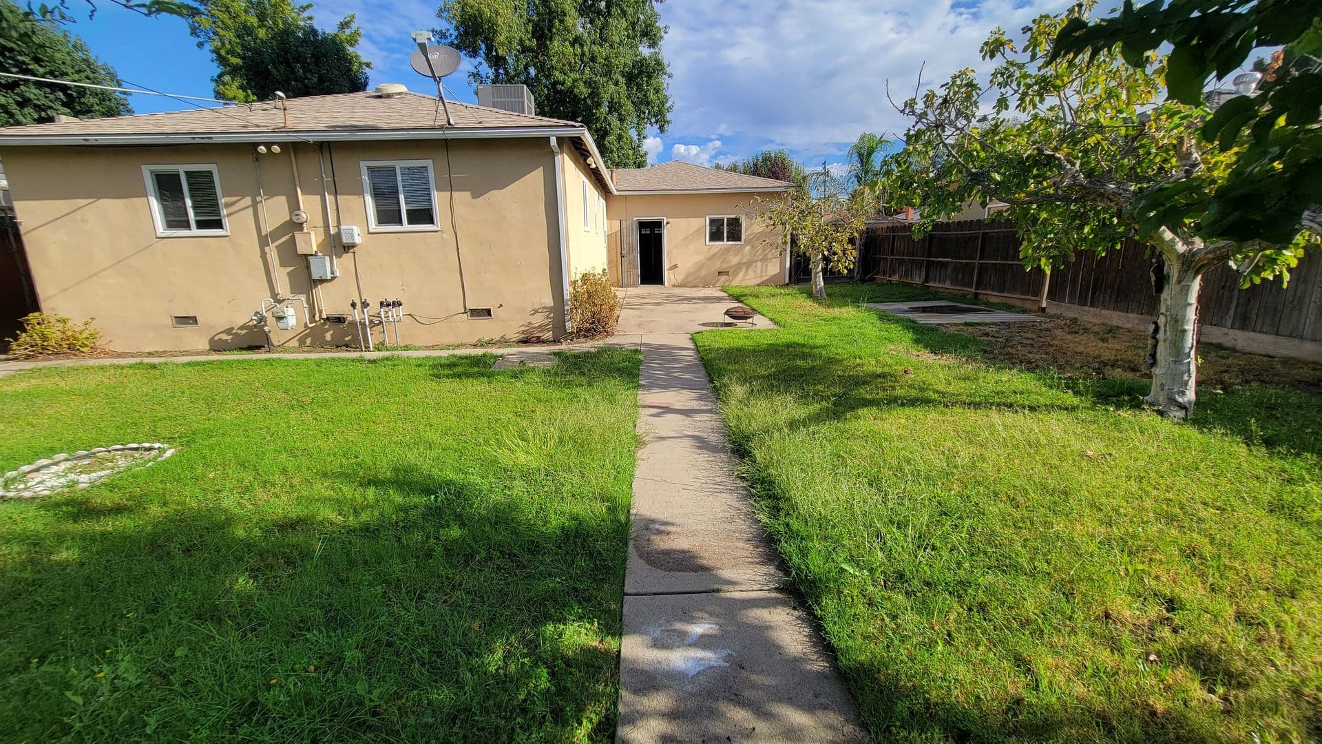Modesto House: 1422 Kingsbury Avenue