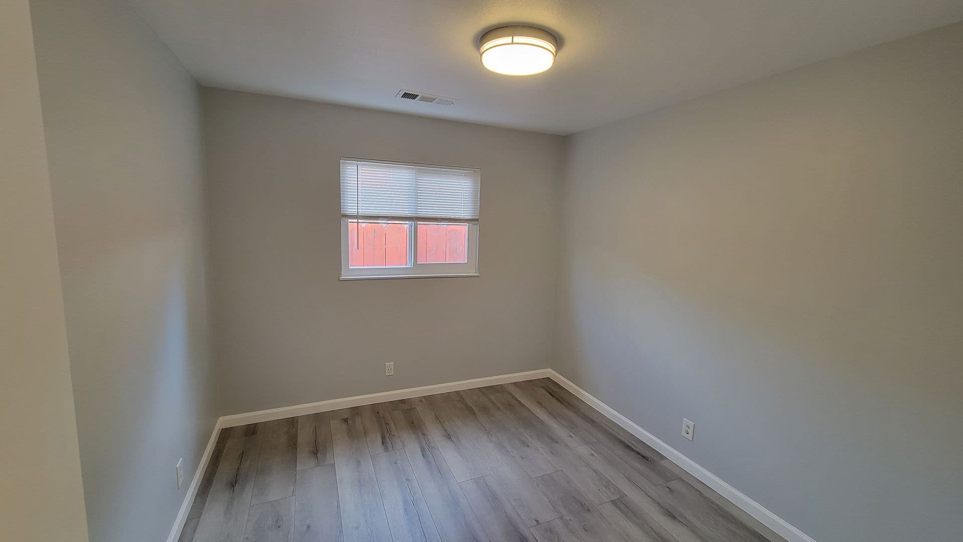 Modesto House: 1422 Kingsbury Avenue
