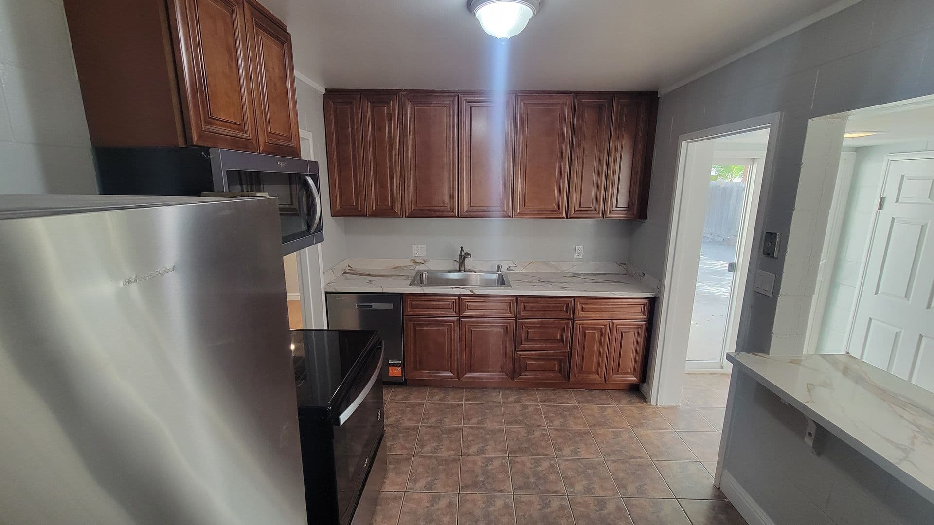 Modesto House: 2321 Dora Street