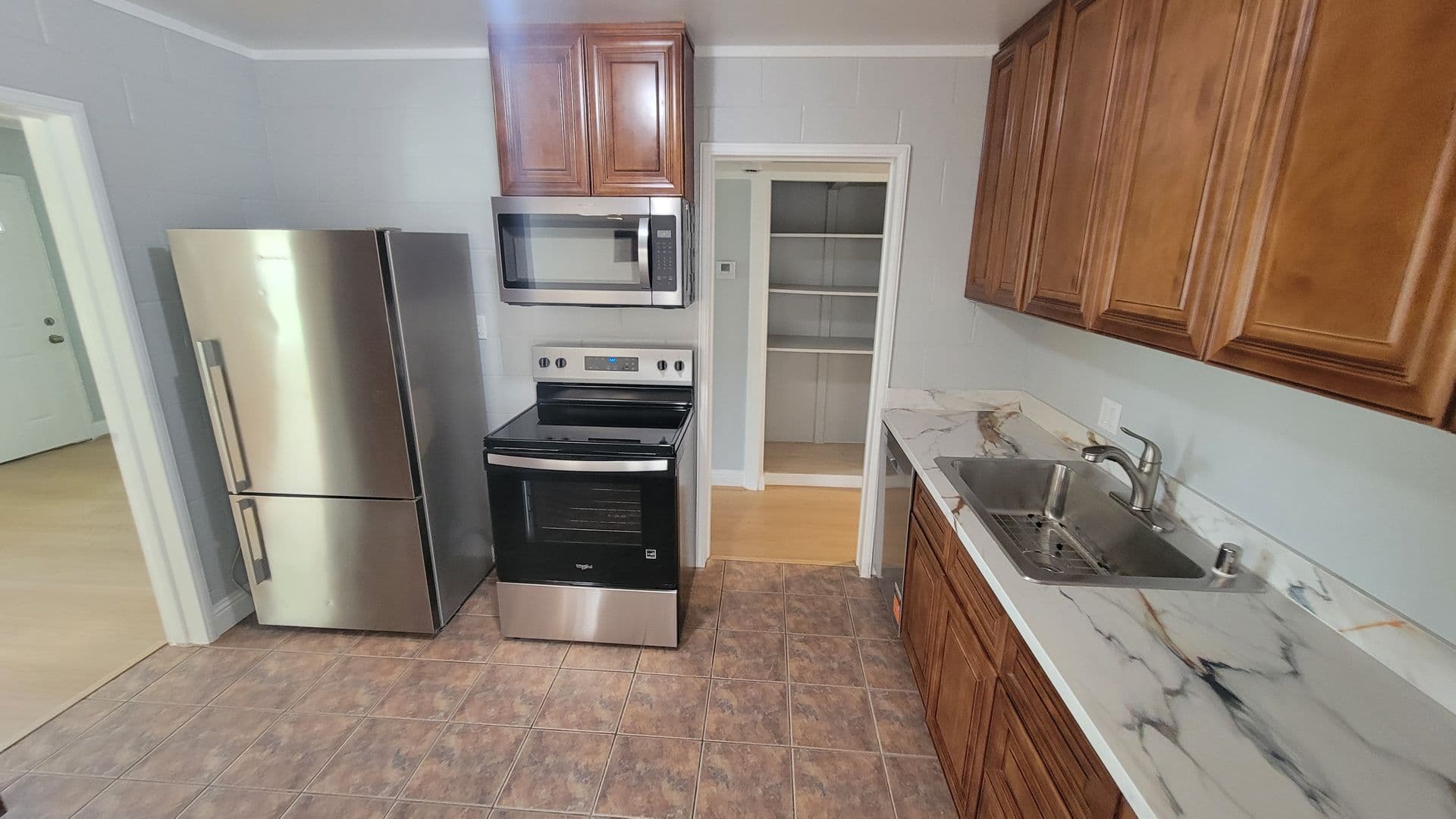 Modesto House: 2321 Dora Street