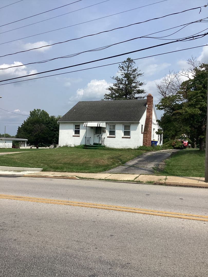 Manchester House: 143 S Main Street