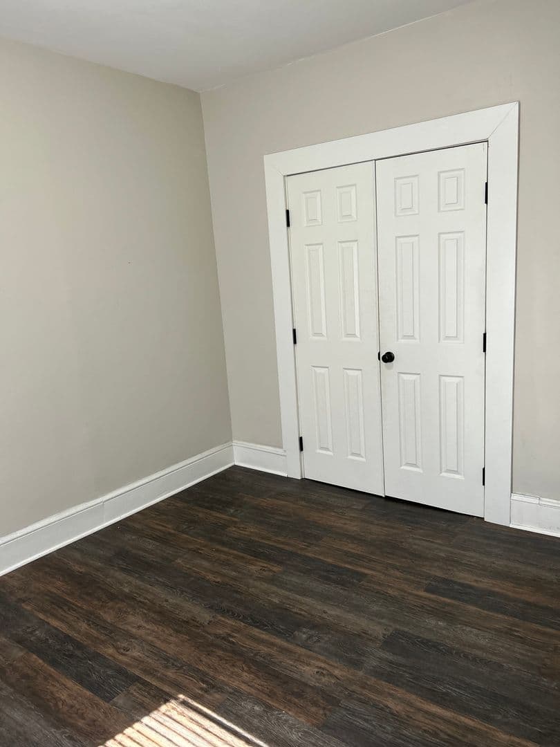 Spring Grove Apartment: 118 S Main Street