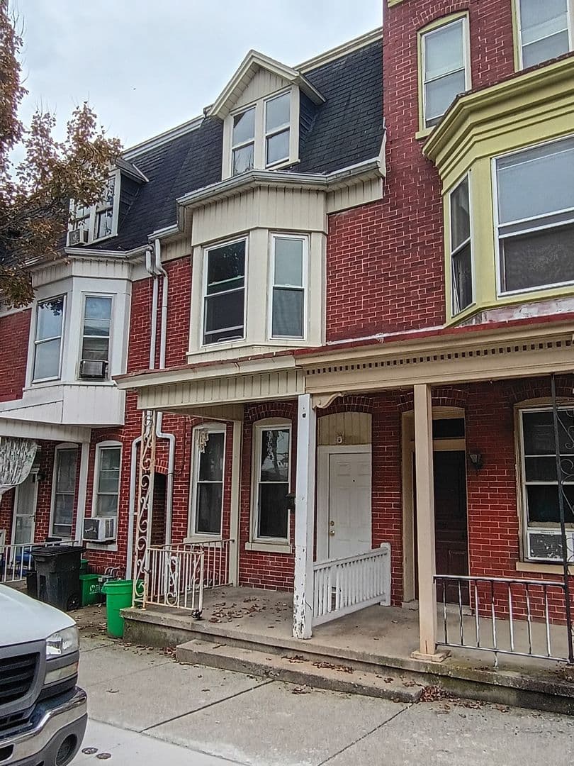 York House: 718 W. Locust Street