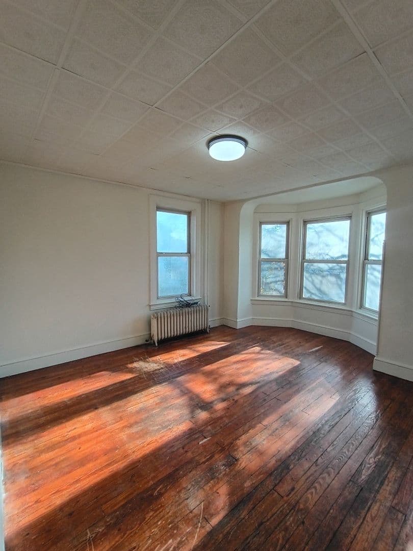York Apartment: 659 Madison Ave