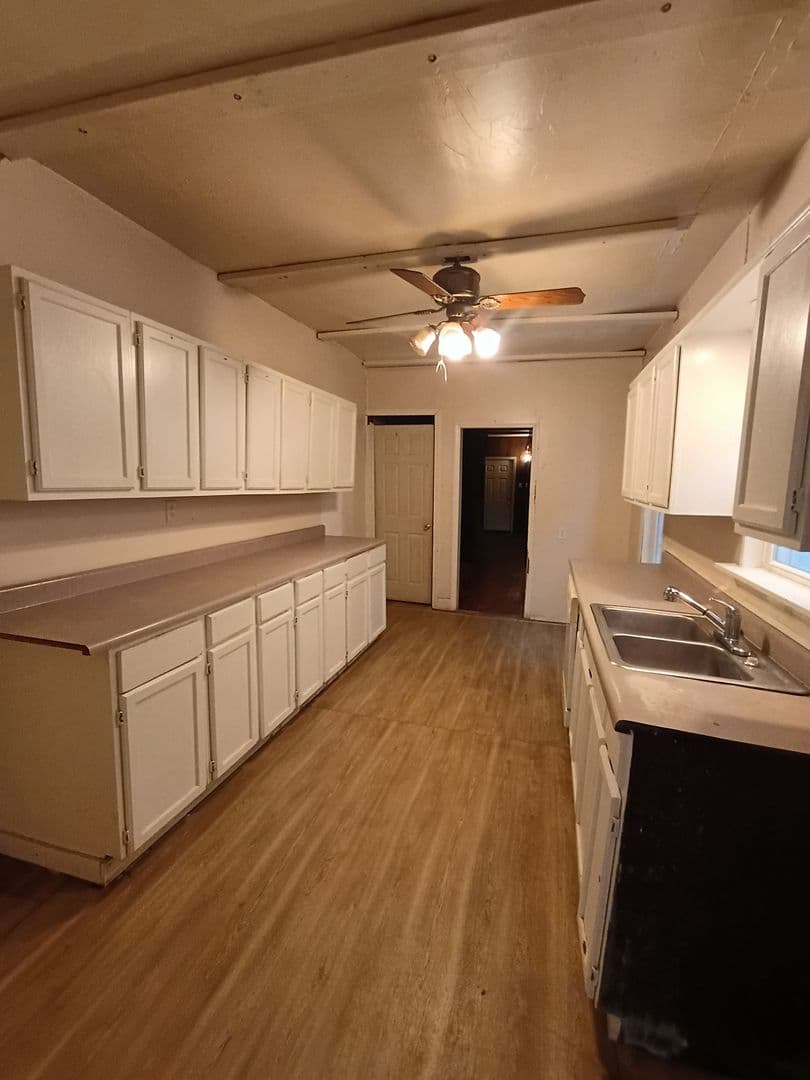 York House: 718 W. Locust Street