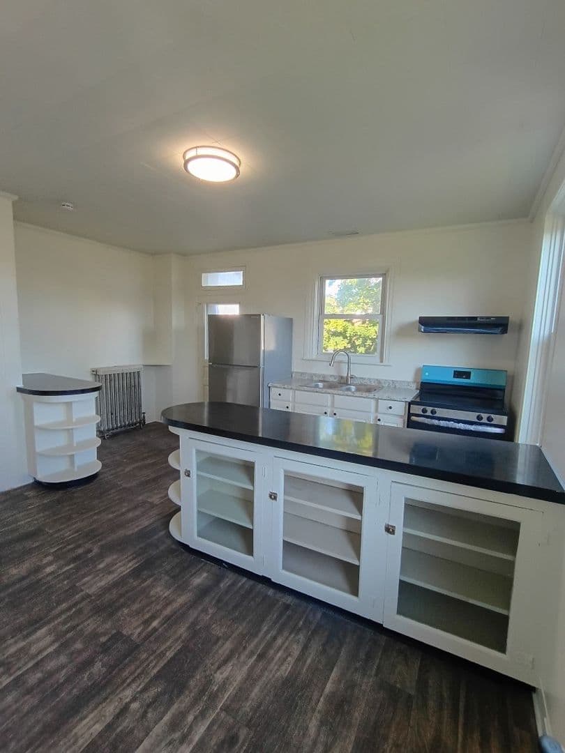 York Apartment: 659 Madison Ave