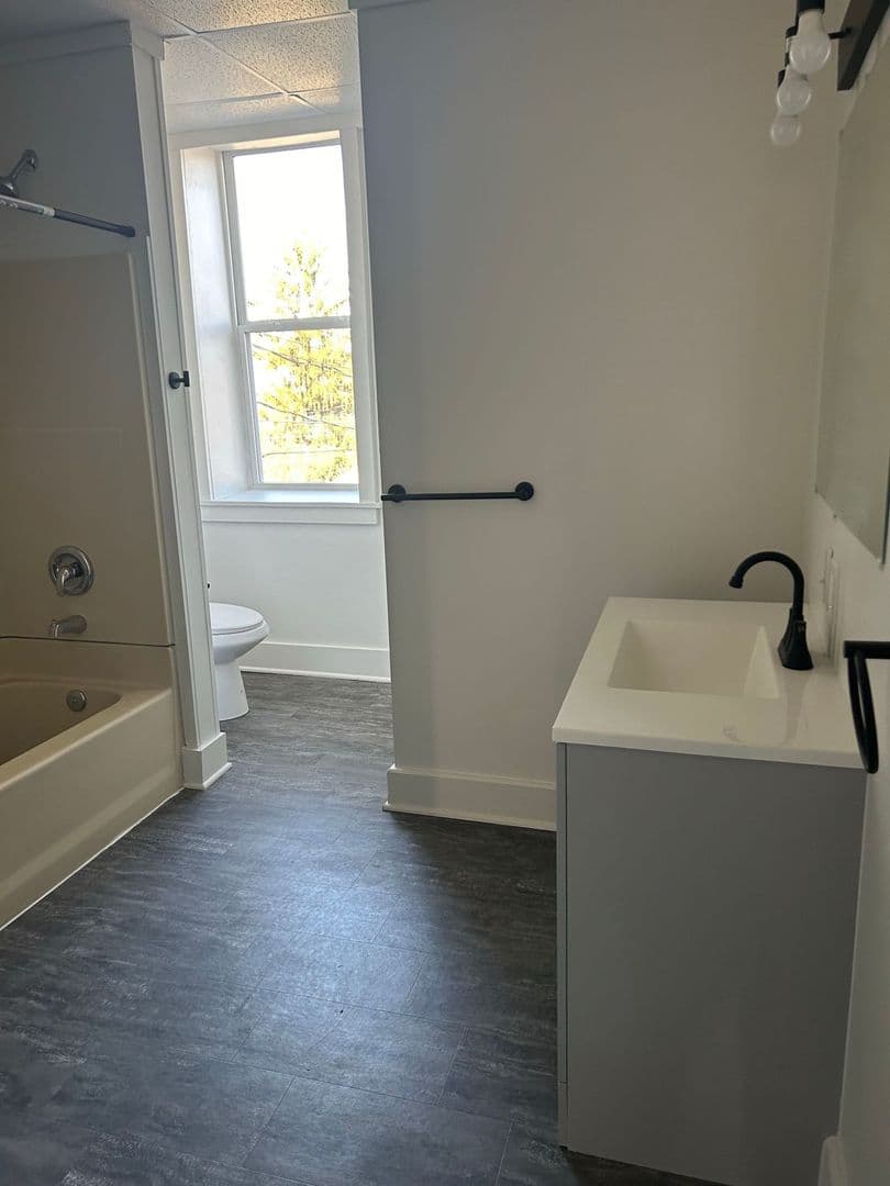 Newport Apartment: 112-114 Market Street