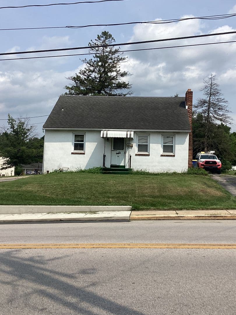 Manchester House: 143 S Main Street